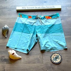 Men’s Bilabong board shorts
